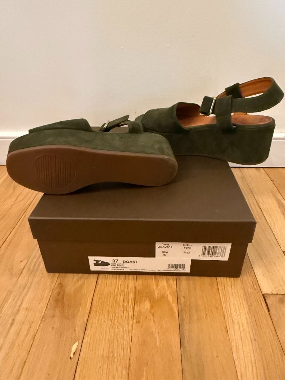 CHIE MIHARA green suede platform sandal,  size 37